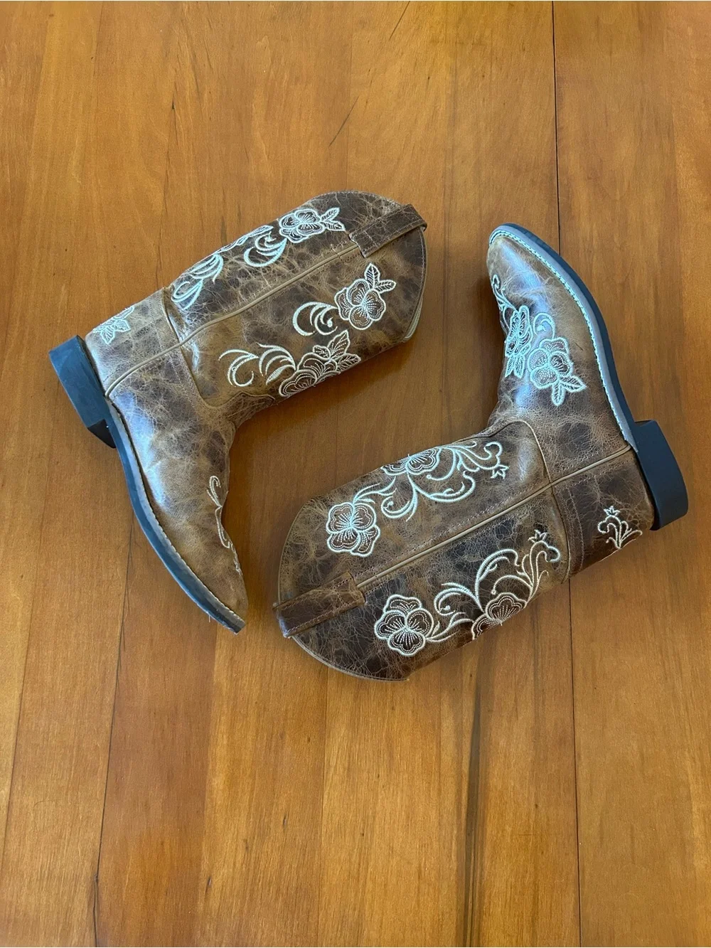 Shyanne Little Lasy Floral Embroidered Western Boots Brown Size 6Y
